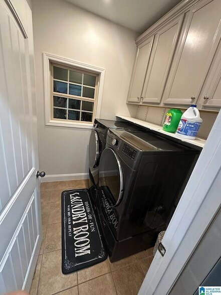 Building Photo - 221 Castlehill Dr