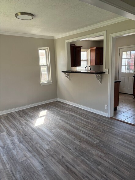 Building Photo - 1209 Covedale Ave