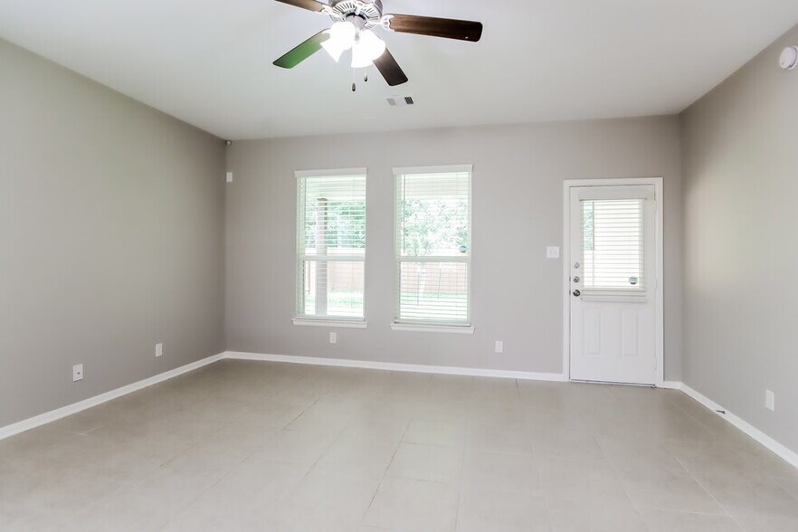 Building Photo - 614 Companion Dr