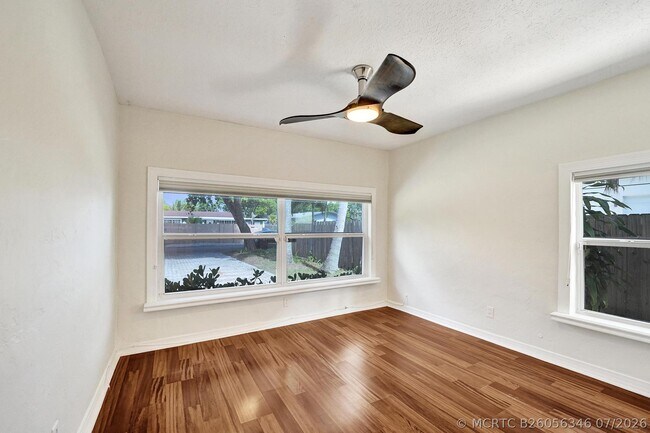 Building Photo - 300 SW 19th Ave