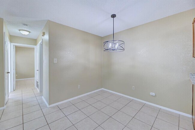 Building Photo - 12302 Dellrey Dr