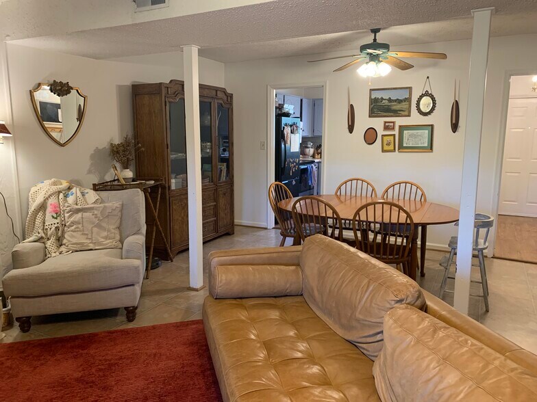 Building Photo - 602 Old Rocky Ridge Ln