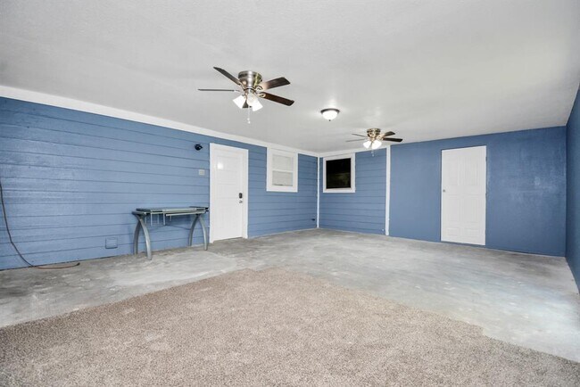 Building Photo - 1404 Briarwood Dr