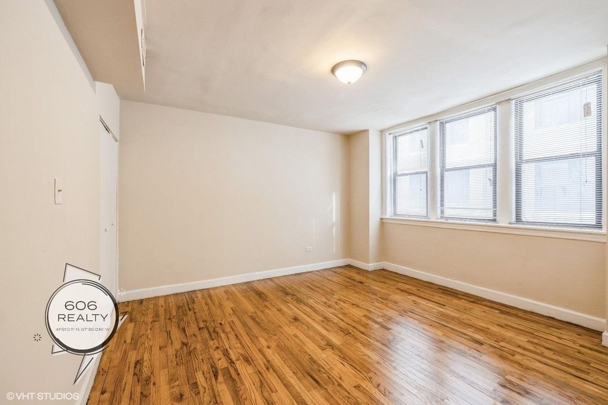 Building Photo - 1020 E Hyde Park Blvd