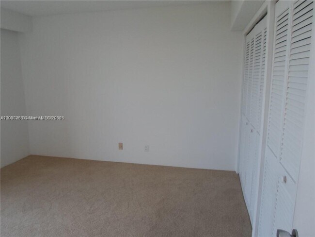 Building Photo - 20225 NE 34th Ct