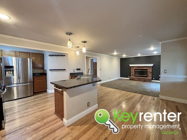 Building Photo - Spacious 5-Bedroom Home in Secluded Cul-De...