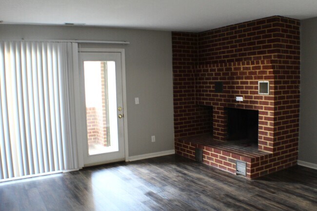 Building Photo - 2 bedroom Condo for rent! Available this A...