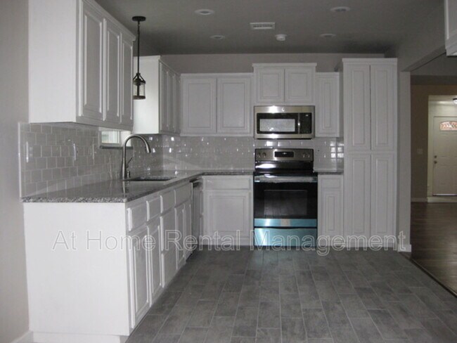 Building Photo - 9224 S Hudson Ave