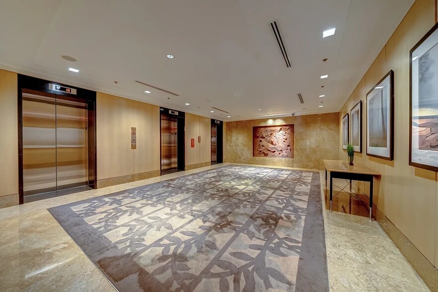 Elevators - 910 M St NW