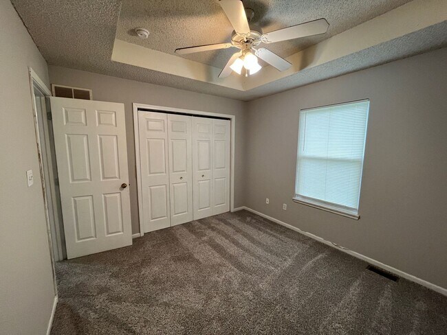Building Photo - 2-Bedroom, 1.5 Bathroom Duplex with 1 Car ...