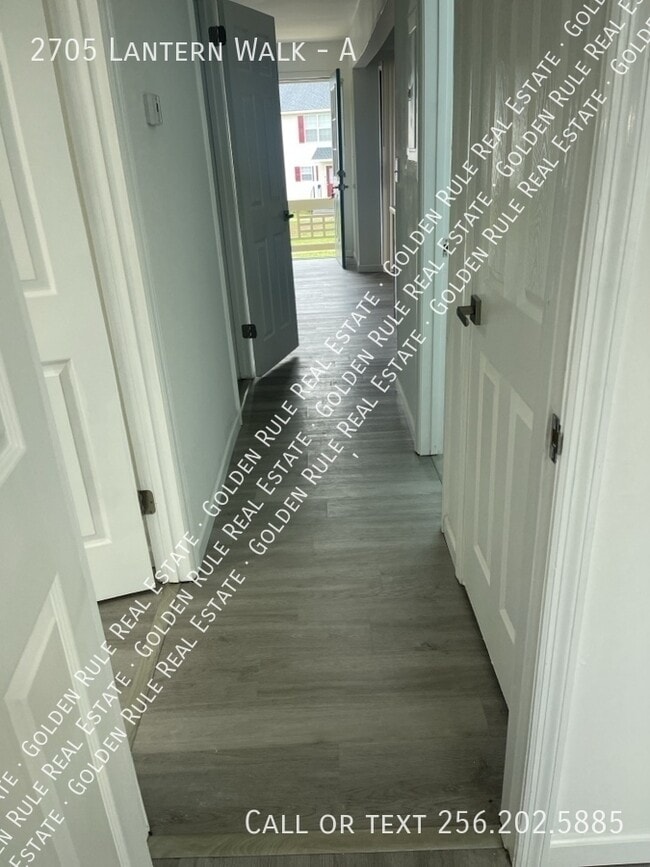 Building Photo - 2705 Lantern Walk SE