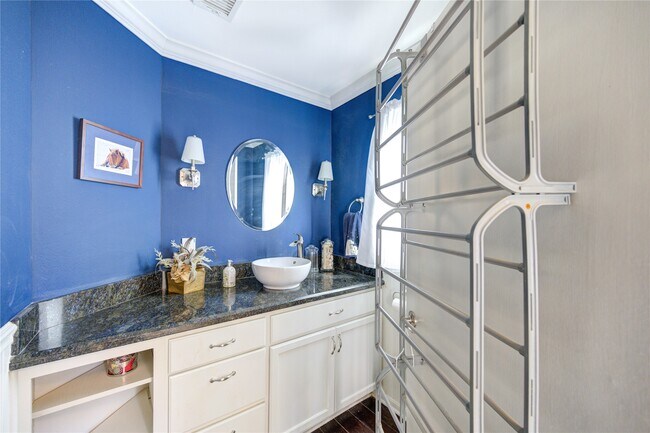 Building Photo - 22526 Cove Hollow Dr