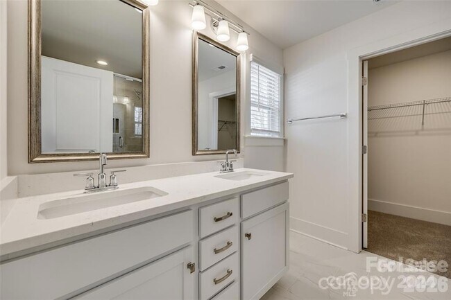 Building Photo - 1237 Eastway Dr