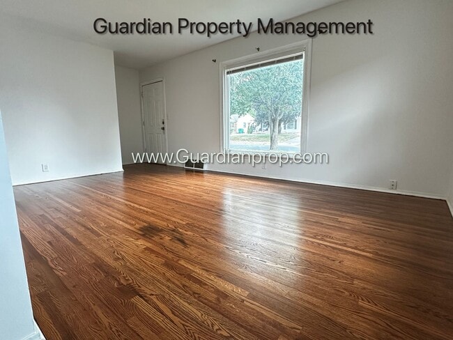 Building Photo - St Louis Park Single Family Home, 2 Baths, Office, Newly Finished Hardwood Floors