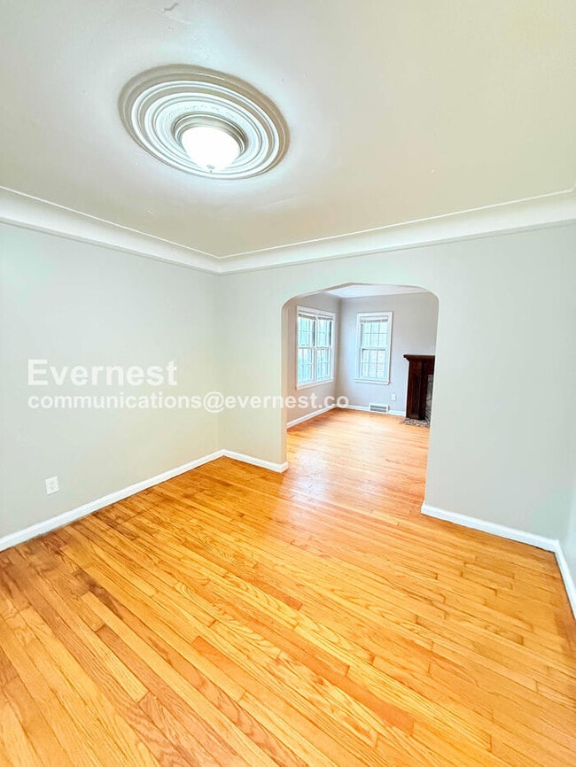 Building Photo - 11009 Roxbury St