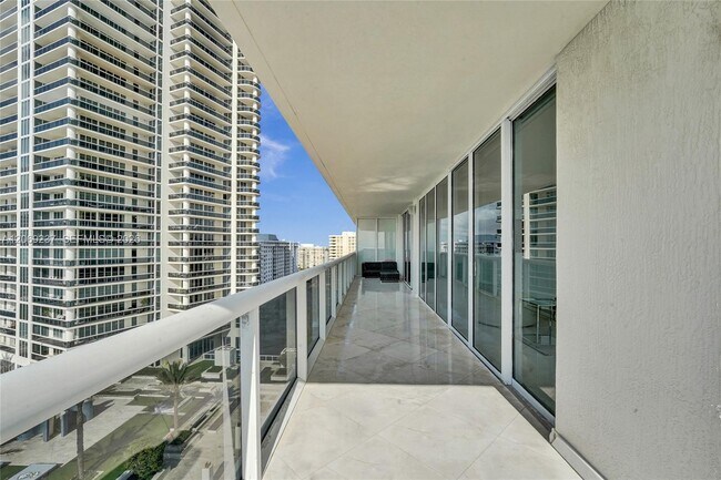Building Photo - 1830 S Ocean Dr