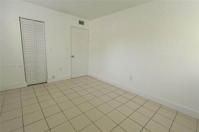 Building Photo - 650 NW 114th Ave