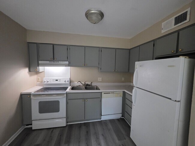 Building Photo - 1769 Tall Pines Cir
