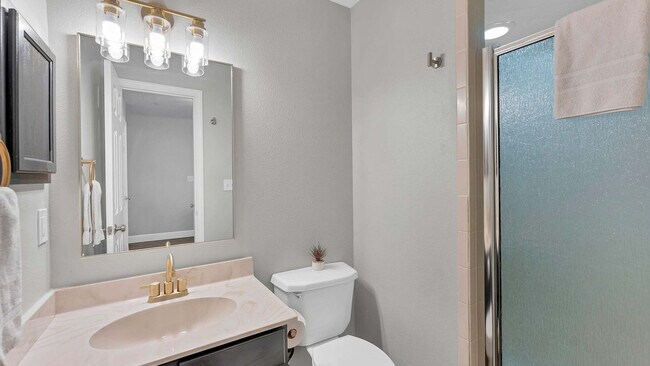 Building Photo - 730 E Mather St