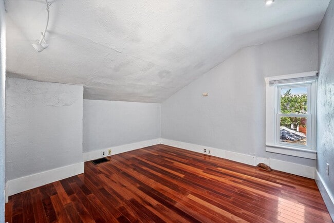 Building Photo - 3917 S Acoma St
