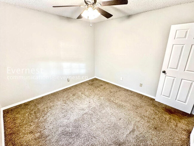 Building Photo - 1756 S Pine Ave