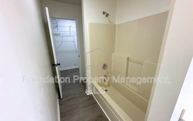 Building Photo - 1818 Winship Dr