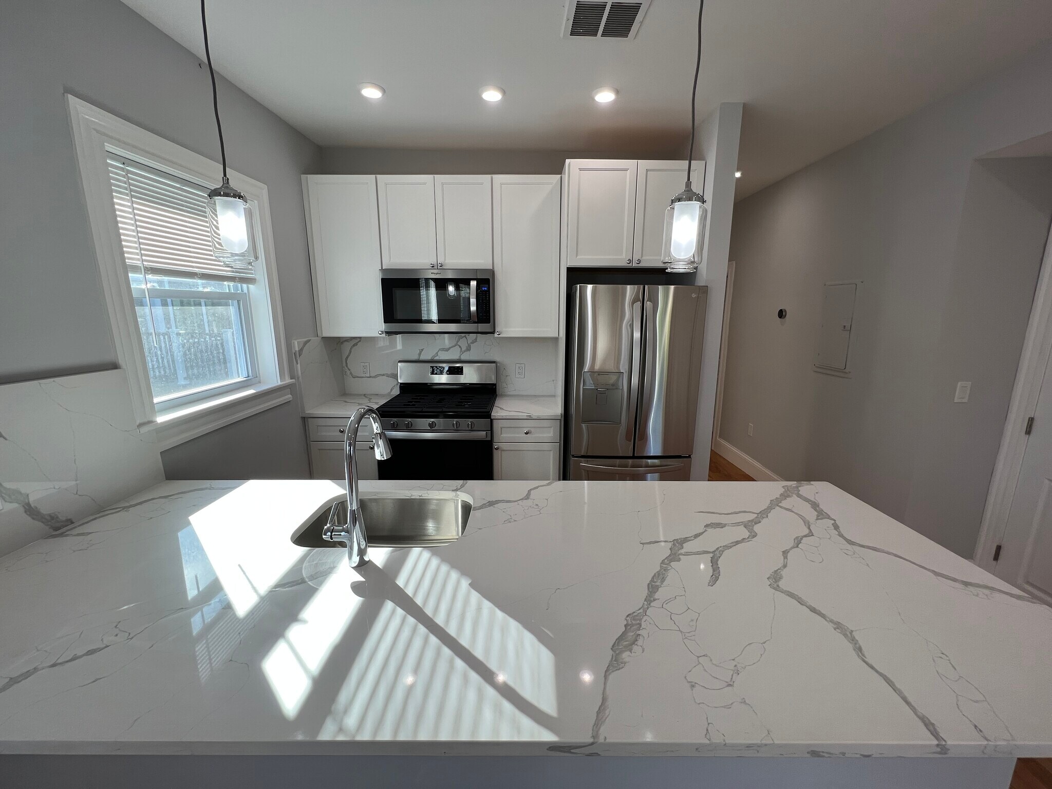 Building Photo - 29 Alpine St