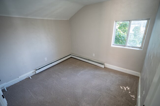 Building Photo - 5407 Halchess St