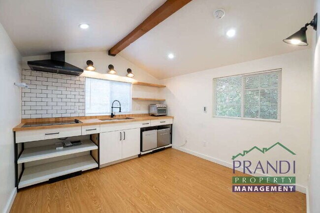 Building Photo - 73 Tamalpais Rd