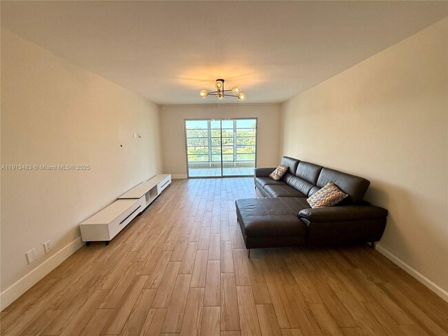 Building Photo - 4301 Martinique Cir