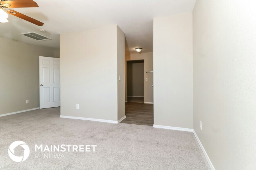 Building Photo - 4934 W Desert Dr