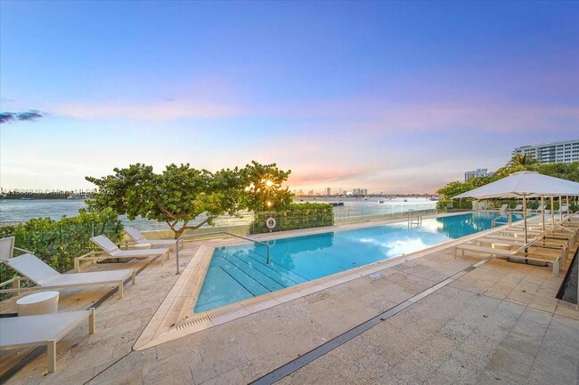 Building Photo - 1300 Monad Ter