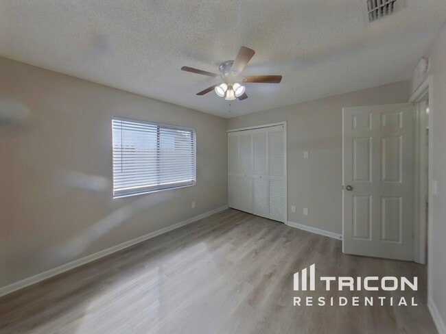 Building Photo - 1519 Carter Oaks Dr