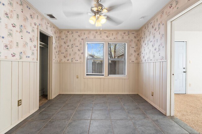 Building Photo - NOW AVAILABE 3 BED 1 BATH NEAR TEXAS TECH AND MEDICAL FIELD