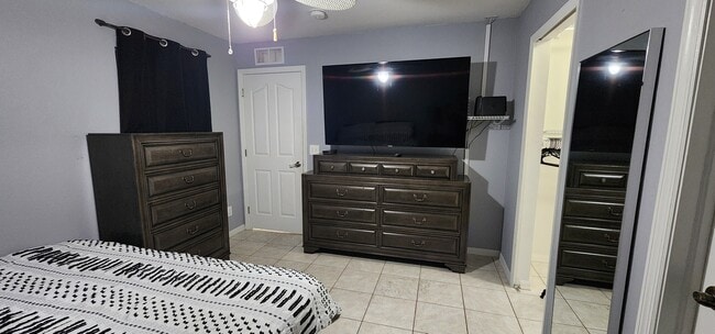 Building Photo - Pink 45th