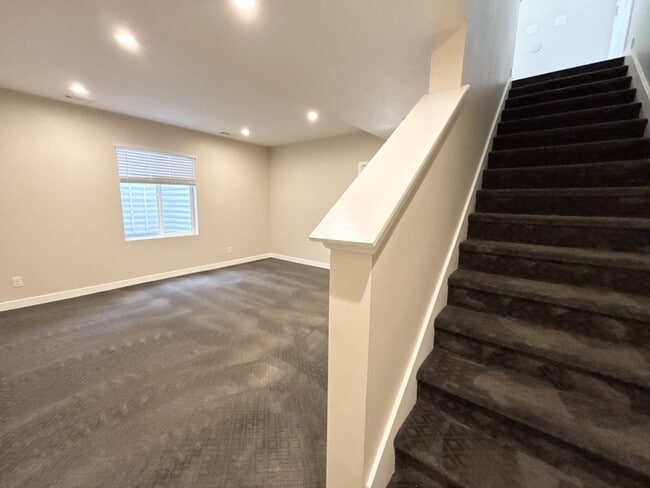 Building Photo - 2676 N Heston Park