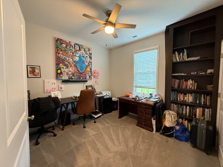 Building Photo - 156 Briar Den Ct