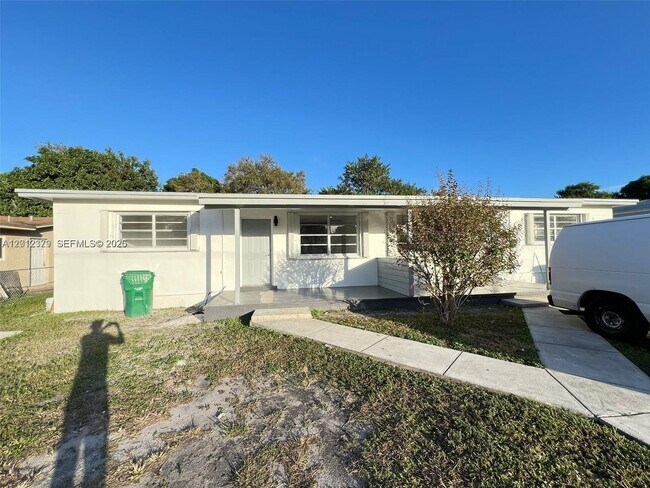 Building Photo - 15741 NW 38th Pl