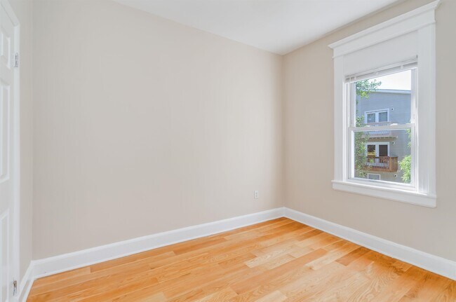 Building Photo - 124 W 54th St