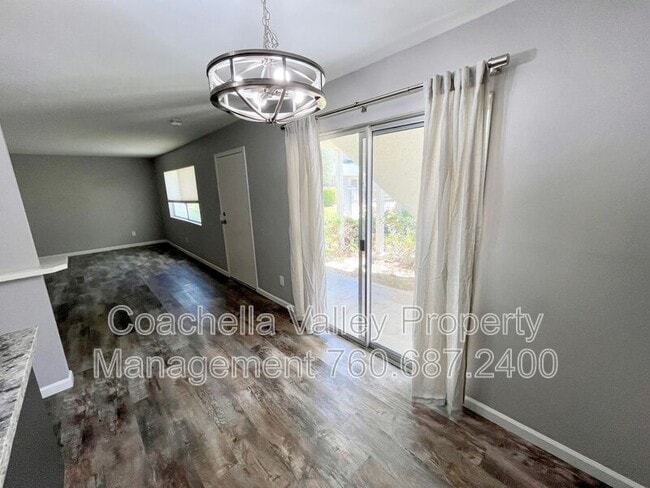 Building Photo - 1900 S Palm Canyon Dr