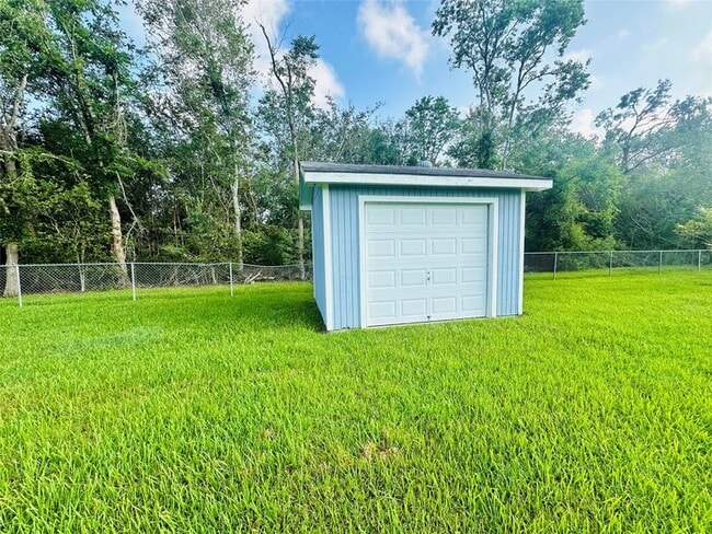 Building Photo - 9012 Spruce St