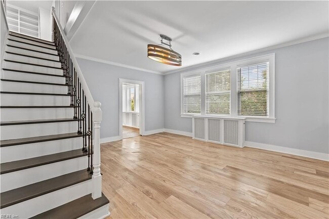 Building Photo - One-of-a-Kind 6-Bedroom Property