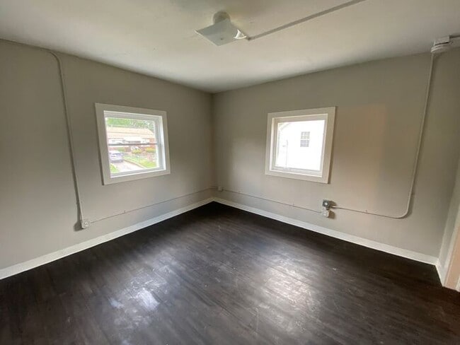 Building Photo - Newly Renovated One Bedroom in Elizabeth Park