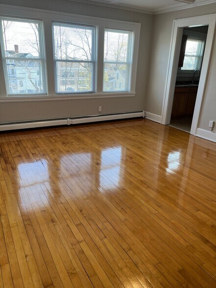 Building Photo - 40 Newcomb St