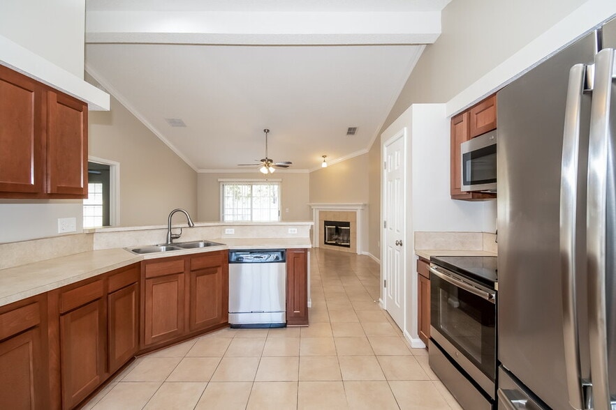 Building Photo - 1748 Northglen Cir