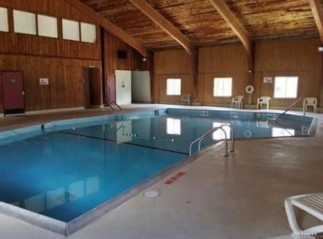 Building Photo - 5685 Coach Dr E