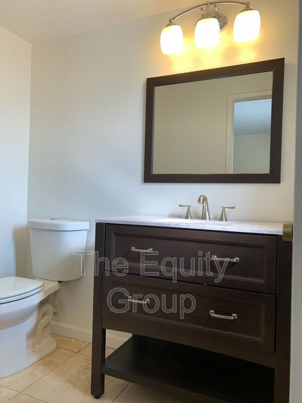 Building Photo - 4845 W Cypress Ave