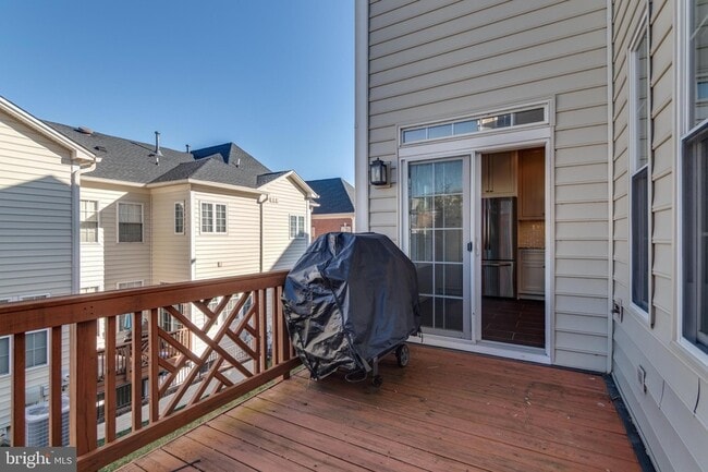 Building Photo - 20366 Cloverfield Terrace