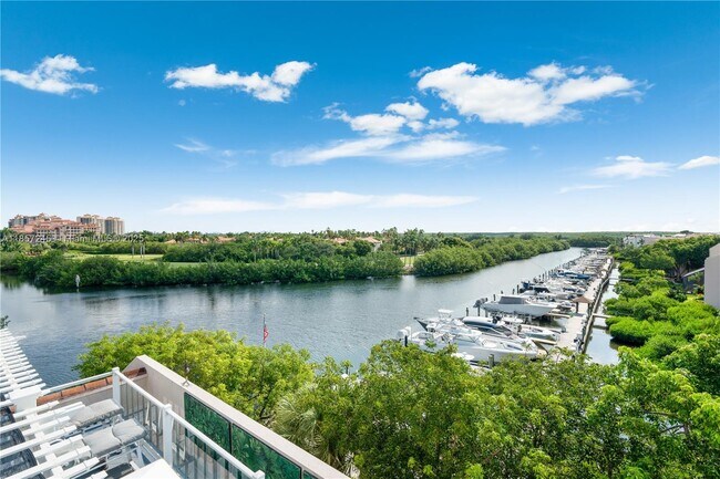 Building Photo - 6100 Paradise Point Dr