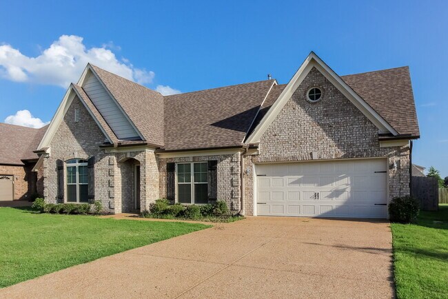 Building Photo - 3167 Pinetree Loop N